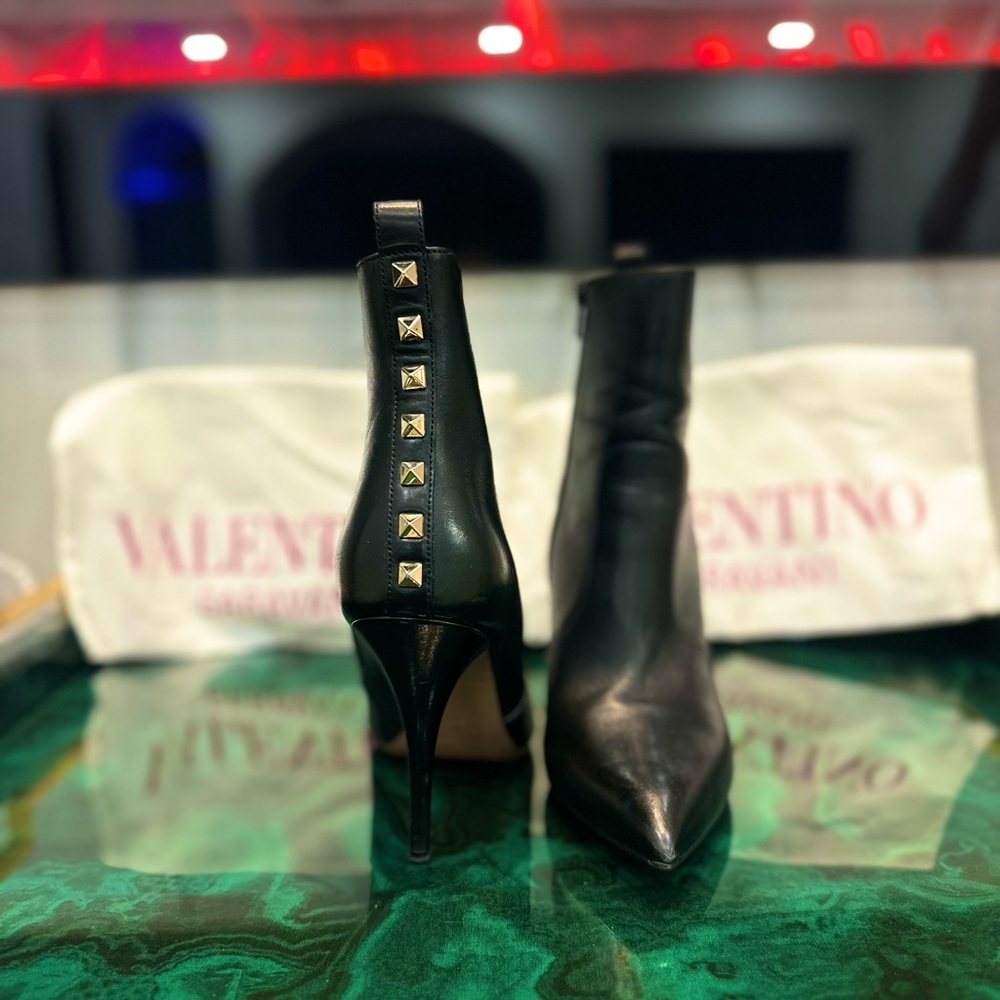 VALENTINO GARAVANI Rockstud Black Leather Booties